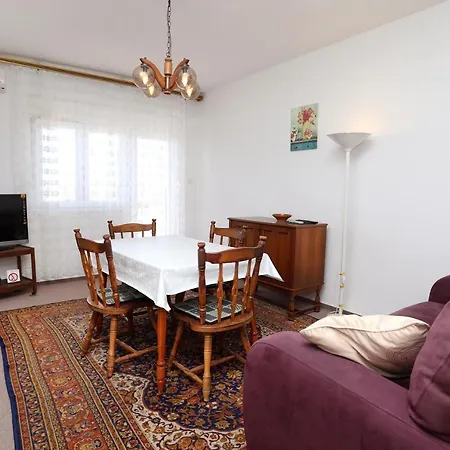 Guest house Apartman Knezo