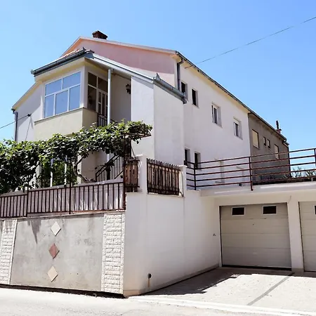 Apartman Knezo Guest house