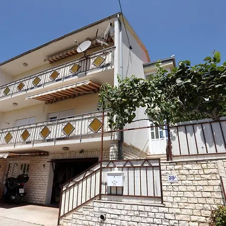 Guest house Apartman Knezo