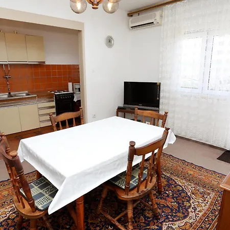 Guest house Apartman Knezo